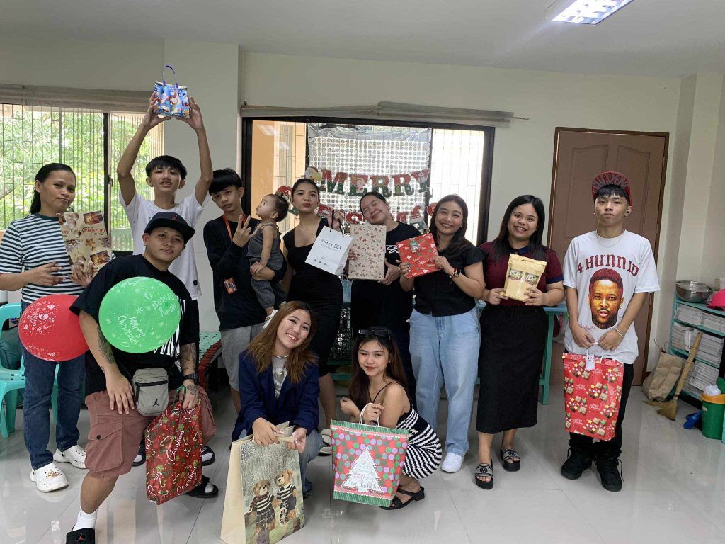 A Joyous Christmas Celebration with the Thursday ALS Class